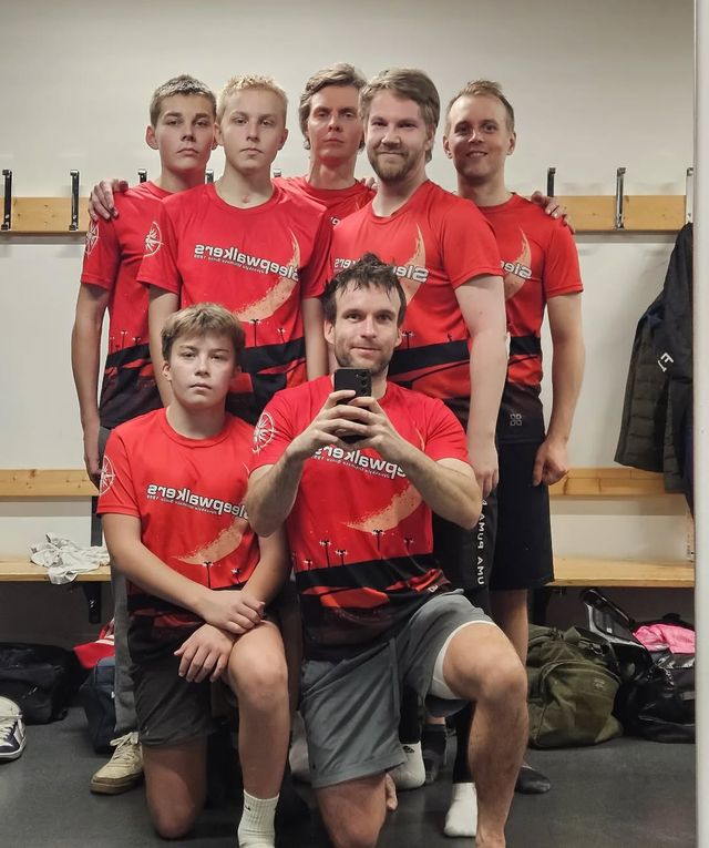 Sleepwalkersin avoimen väki (joukkueella Sleepy Team) puolusti SM-sarjapaikkaans